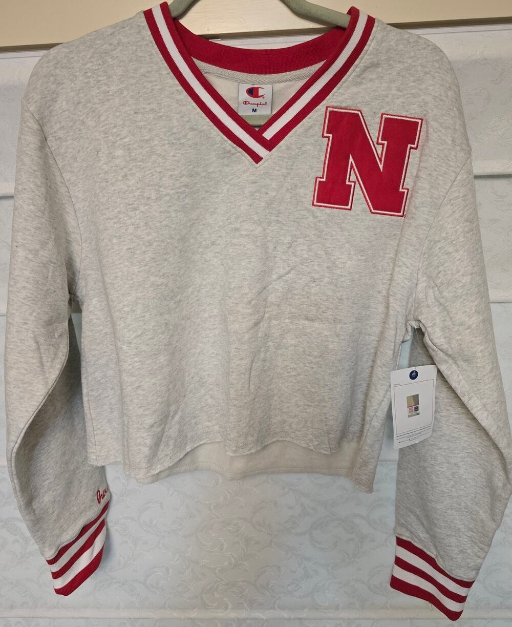 Champion Nebraska Cornhuskers Women's M Cropped Varsity Sweatshirt Gray NWT NCAA - Picture 1 of 8